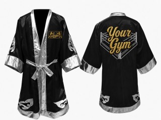 Personlig Muay Thai Boxningsrock / Fight Robe med anpassad broderilogotyp